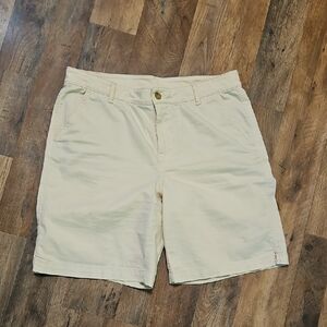👖L.L. Bean Beige and Bermuda Shorts